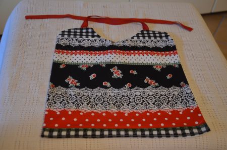 BABY LATZLI - BABY BAVETTE - NEU - HANDARBEIT