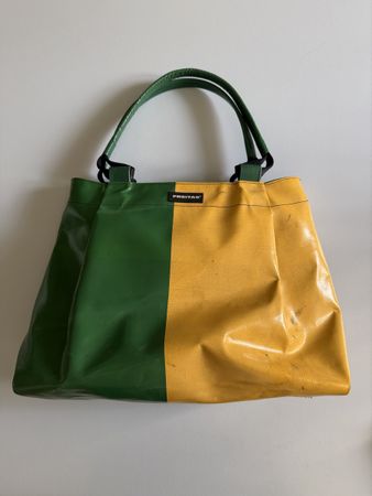 Freitag Tasche grün gelb aus LKW Plane