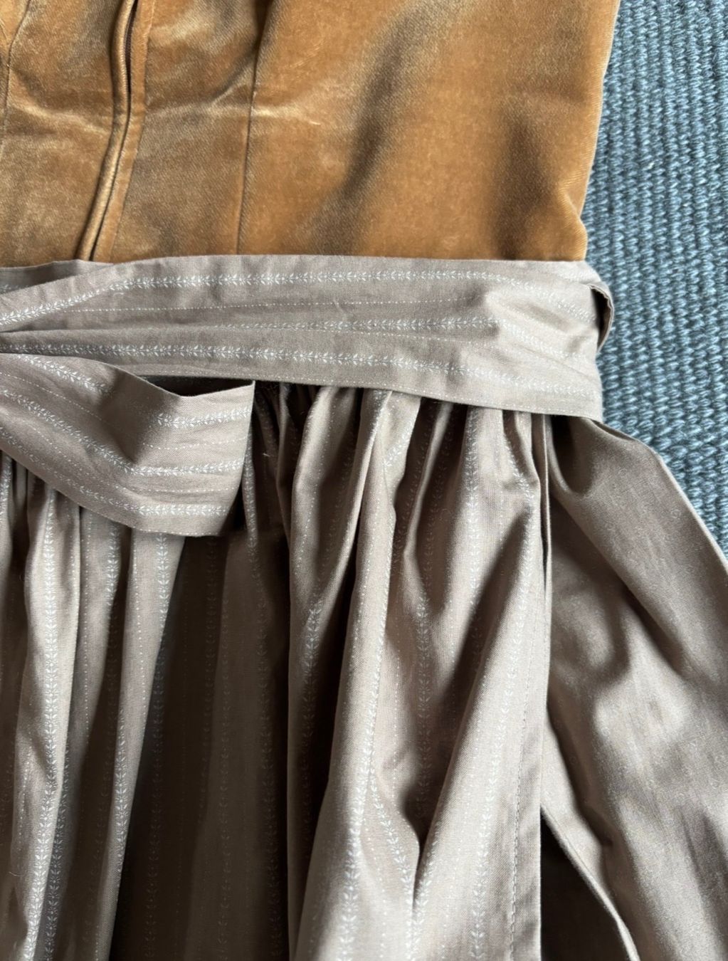 Vestiti: Angermaier Dirndl hellbraun/taupe 40 – Usato da Bennau venduto da Fury3 2
