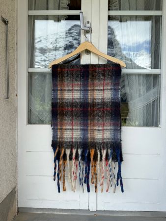 Warmer Schal im Tartan Stil