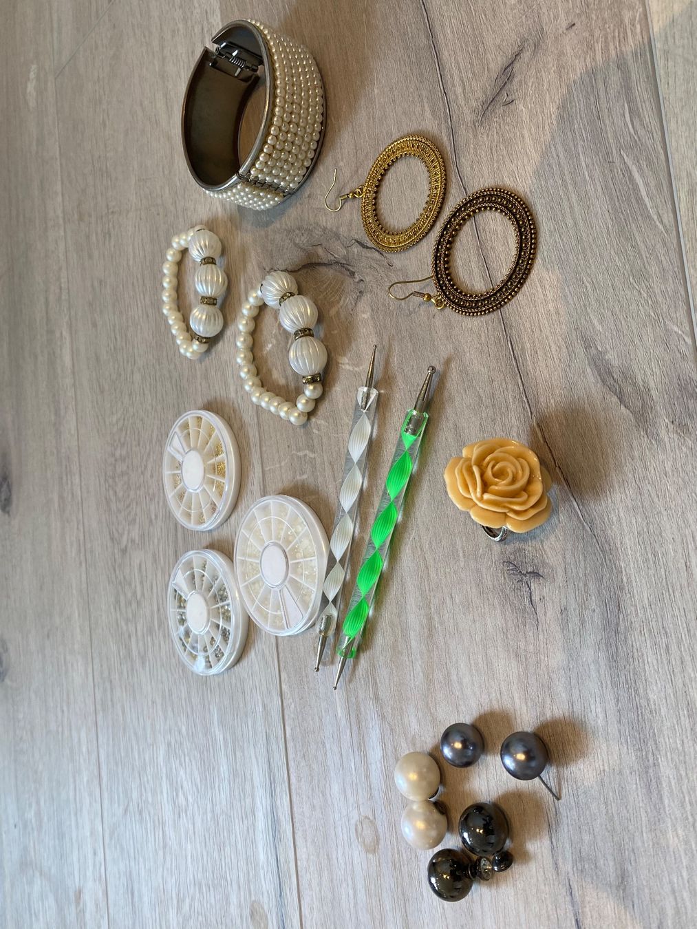 Sonstiger Schmuck: Perlen Armreife Armband Ohrringe Ring – Gebraucht aus Dottikon von 6571 1