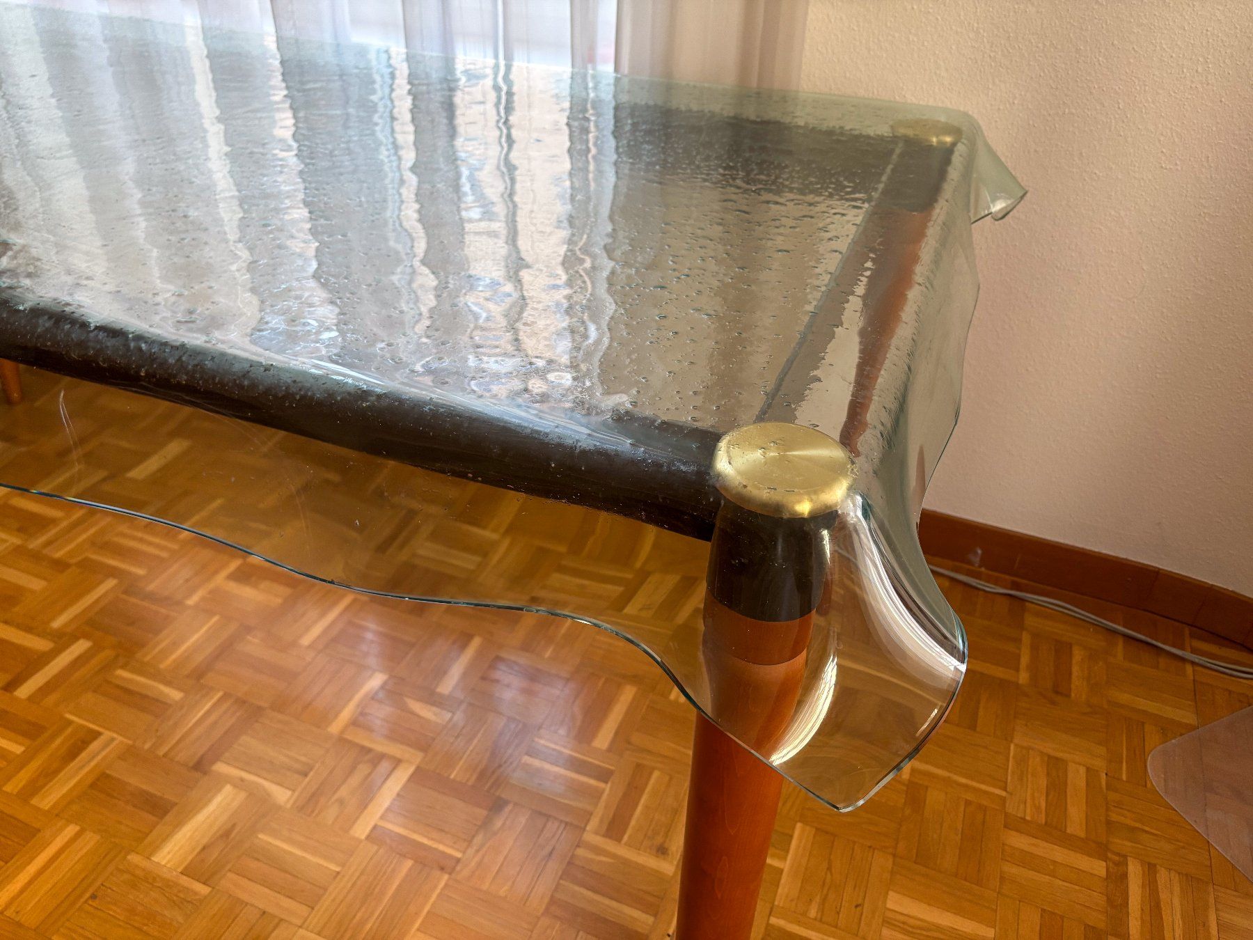 Pfister Tables: Designer Esstisch mit Glas-Tischdecke – D'occasion à Freienbach par Mapkyc 1