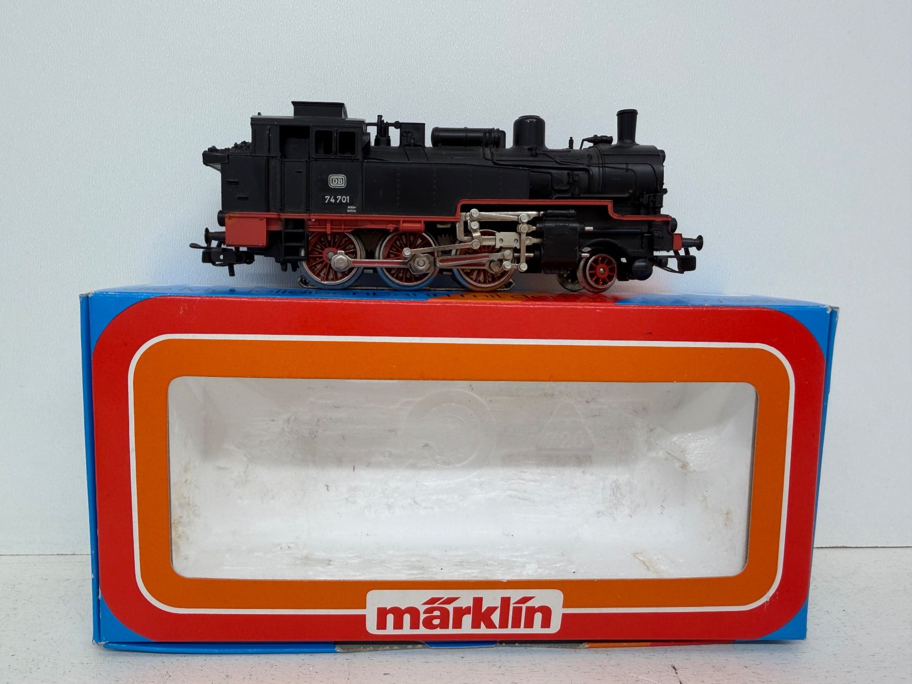 Märklin Modelleisenbahnen: 3095 Tenderlokomotive BR 74 der DB – Gebraucht aus Büsserach von ModellbahnDepot