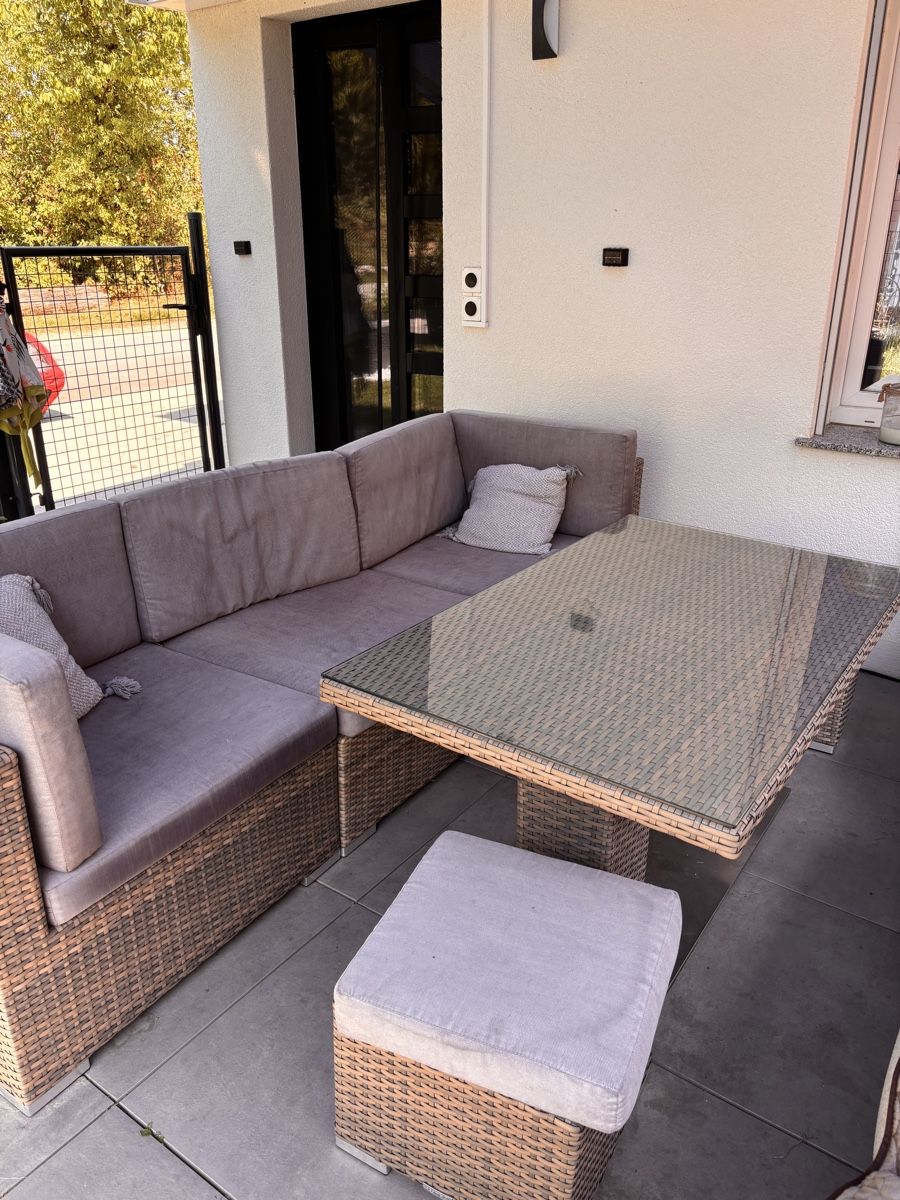 Set di tavolo e panche: Loungeset – Usato da Portalban venduto da Jornsbeatrice