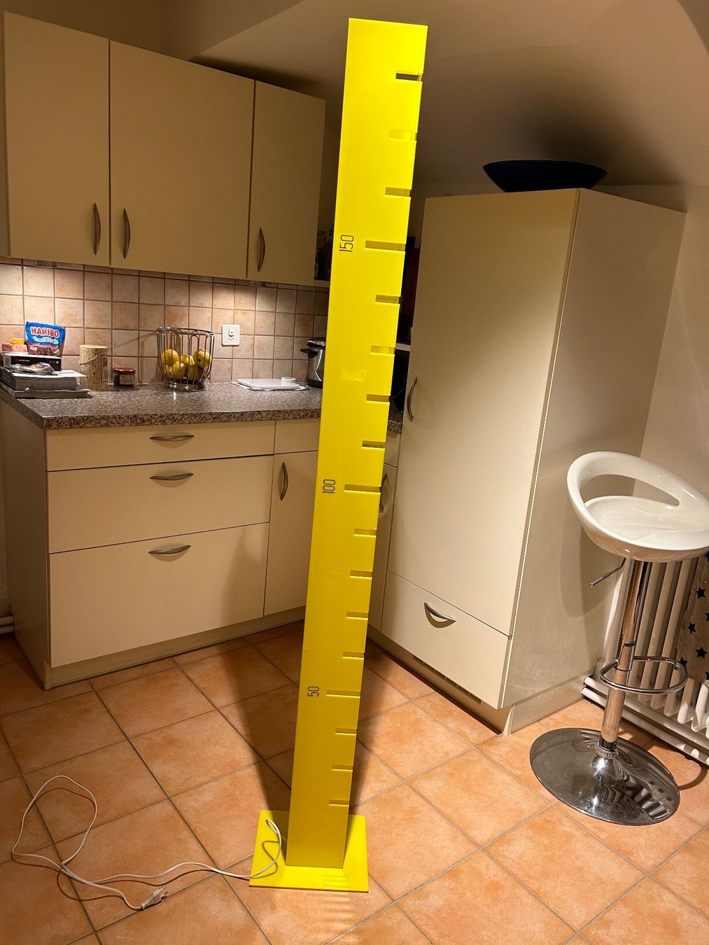 Lampen: UNIQUE ! Lampe au sol jaune fluorescent VINTAGE années 90 – Gebraucht aus Roche VD von luc_jwm5