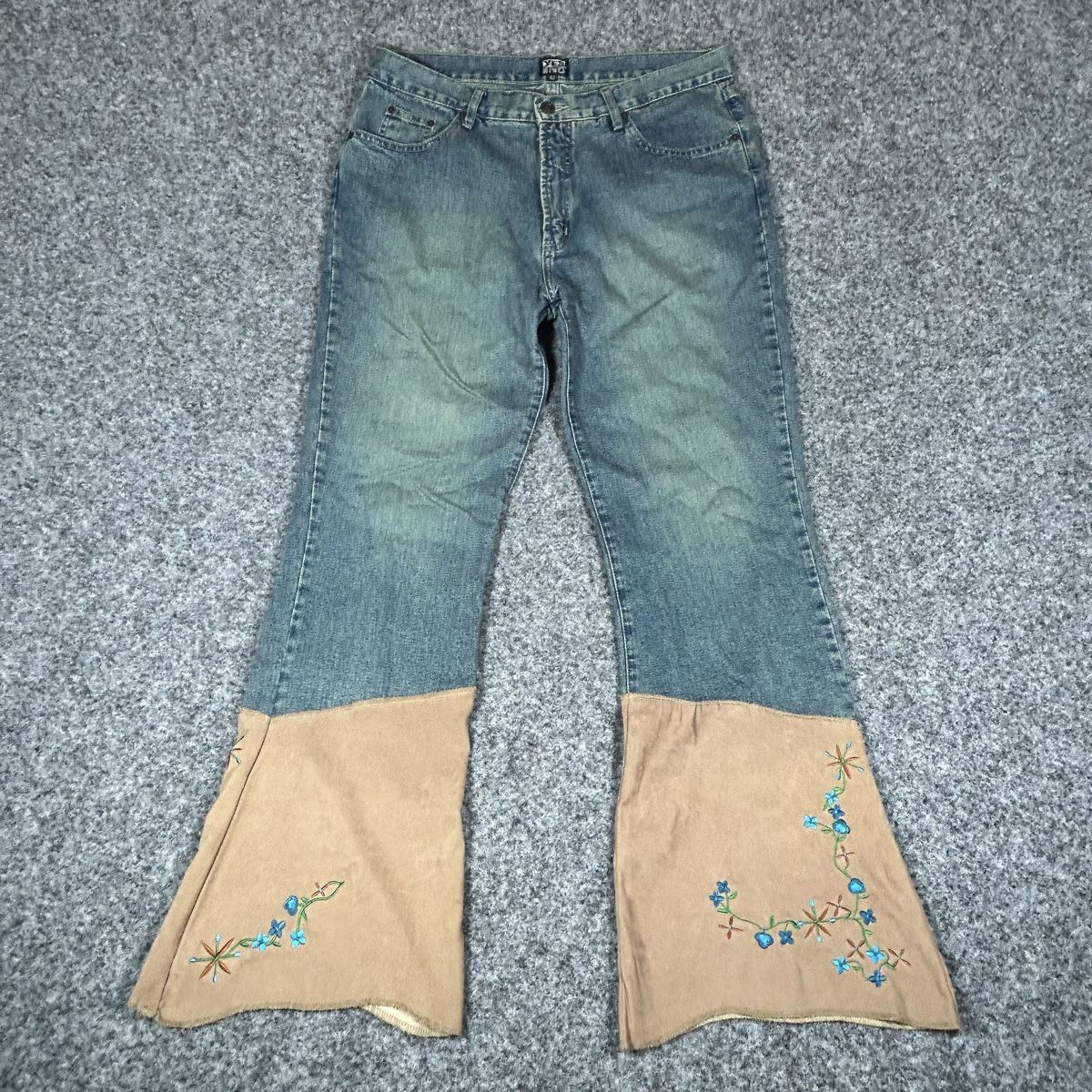 Yes Or No Jeans: Jeans Yes or no   – Gebraucht aus La Sagne NE von Matlasape