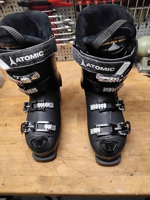 Scarpe da donna: Skischuh Atomic damen – Nuovo e nell'imballaggio originale da Altstätten SG venduto da Janinemario 1