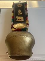 Kuhglocke mit Glockenband und Verzierungen gute Zustand(I30)
