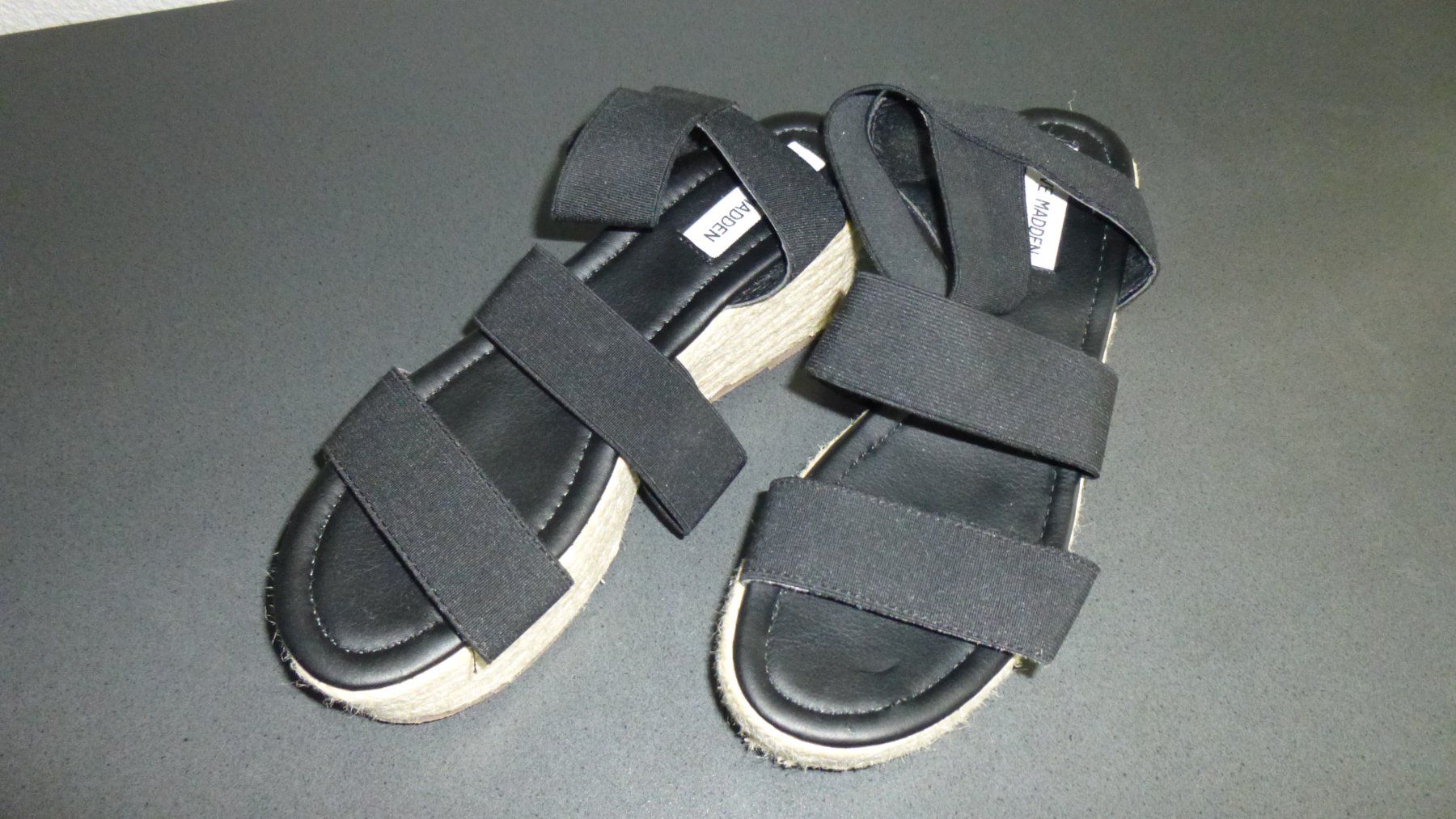 Steve Madden Damenschuhe: Schwarze Steve Madden Keilsandalen Gr. 38 – Neu (gemäss Beschreibung) aus Triengen von misterpicknicker