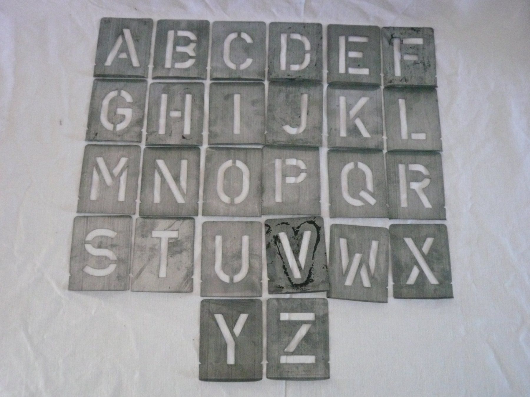Sciablone: ABC-Buchstaben-Schablonen gross – Usato da Rotkreuz venduto da Busa17