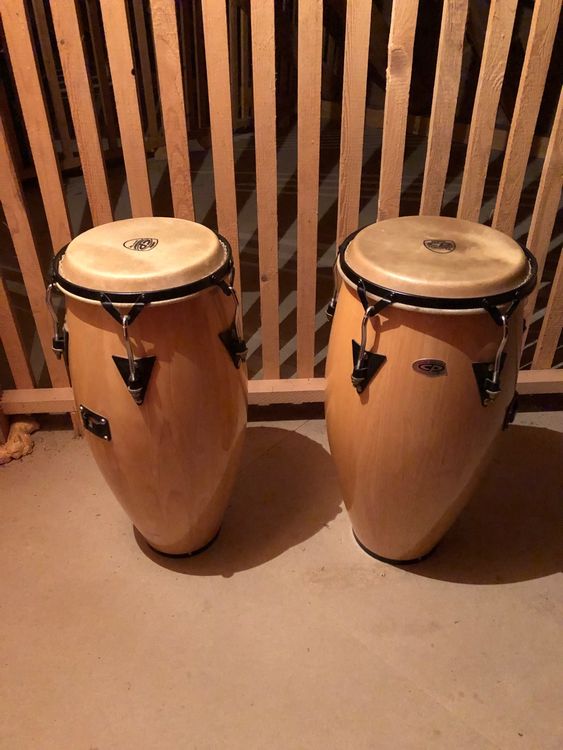 Zwei CP Congas (Trommeln) mit Gestell Kaufen auf Ricardo