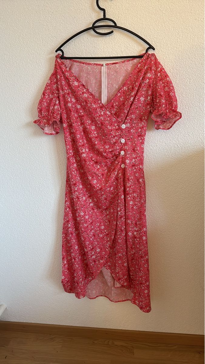 Kleider: Sommerliches Kleid mit Blumenmuster, Grösse S – Gebraucht aus Burgdorf von Lou-123