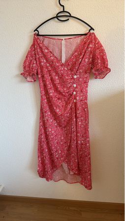 Sommerliches Kleid mit Blumenmuster, Grösse S
