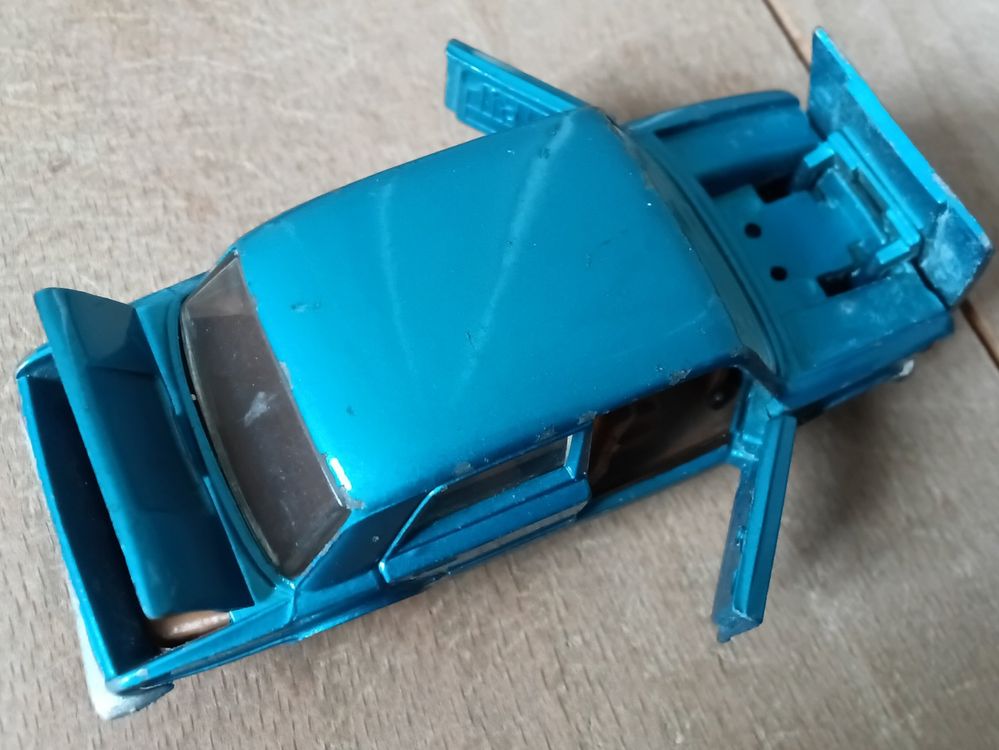 Mebetoys A-16 FIAT 124 - ohne Motor! (Difettoso) a