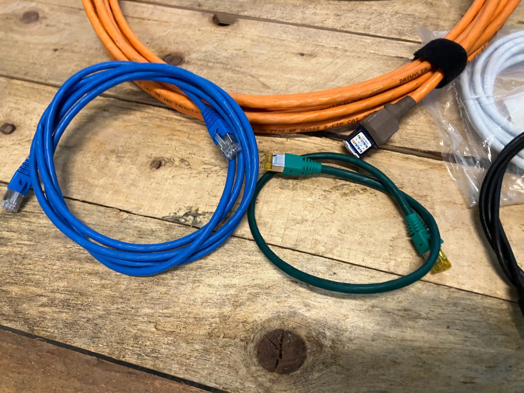 Kabel: Post. div. Antennen, Netzwerk, Serverkabel div. Länge ab 1.- – Gebraucht aus Lichtensteig von Buy24International 3