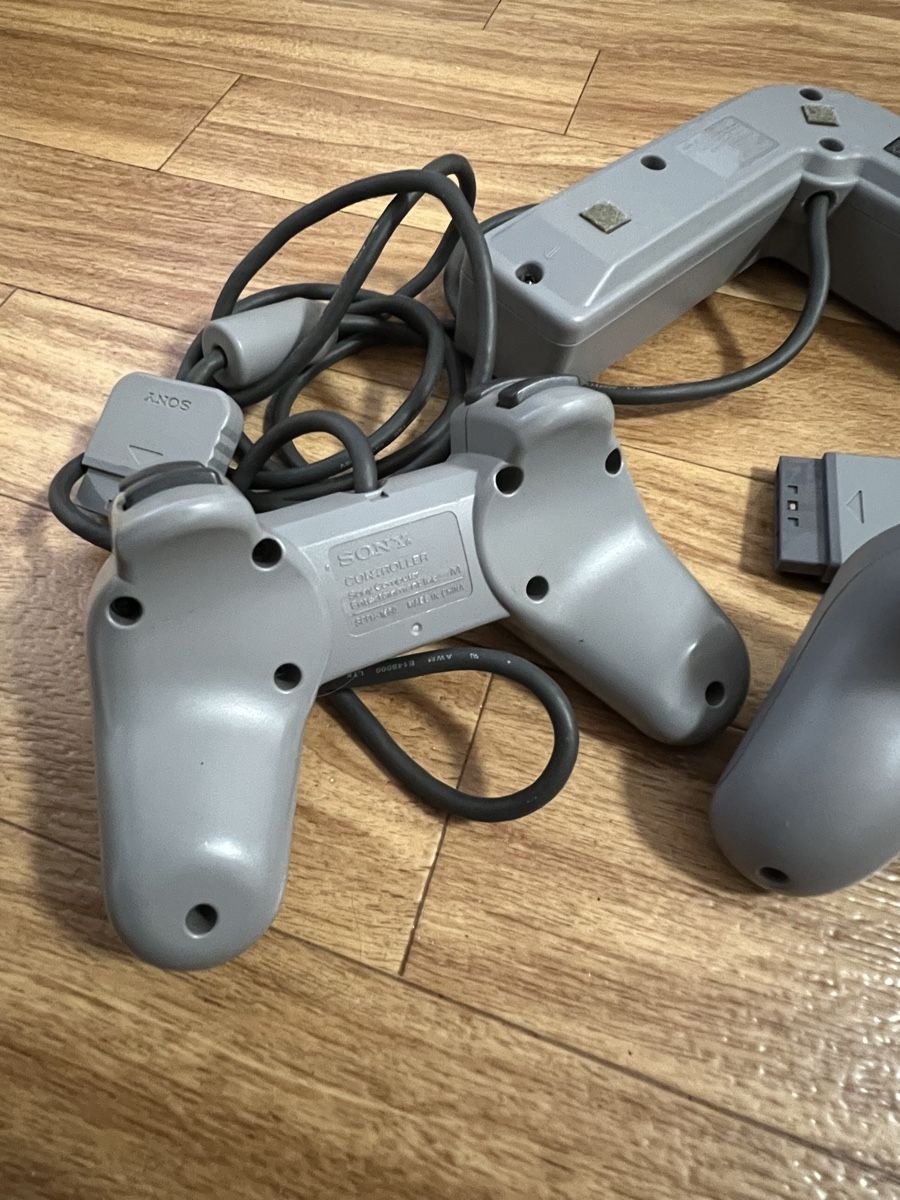 Sony Controller: Sony PlayStation PS1 Multitap Original + Analog Controller S – Usato da Muralto venduto da dan_pf8r 6