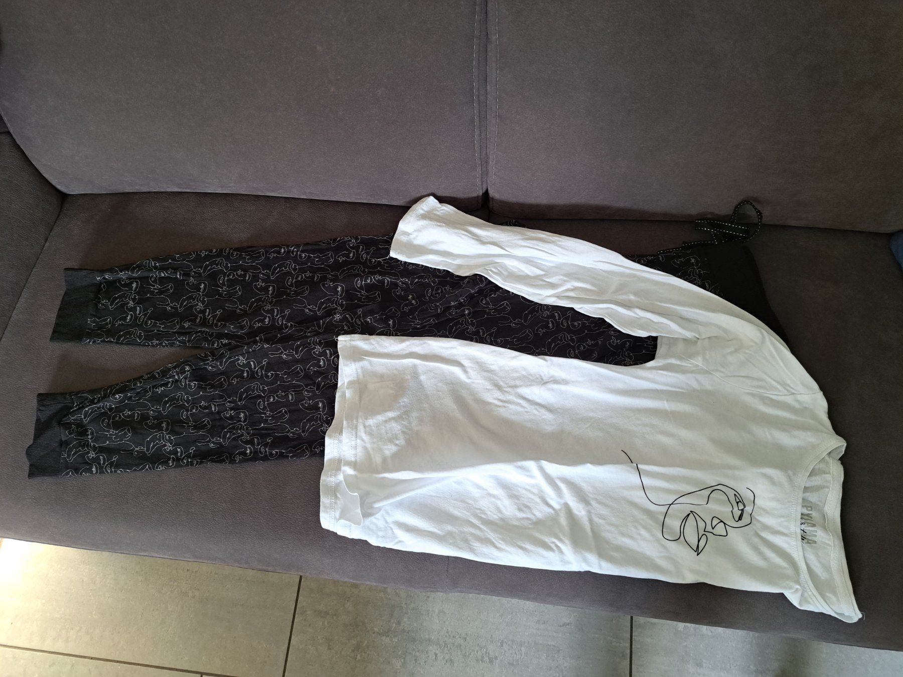 Negligees & Pyjamas: Pyjama Gr. S schwarz weiss Gesicht NEU – Neu (gemäss Beschreibung) aus Killwangen von KIANA08