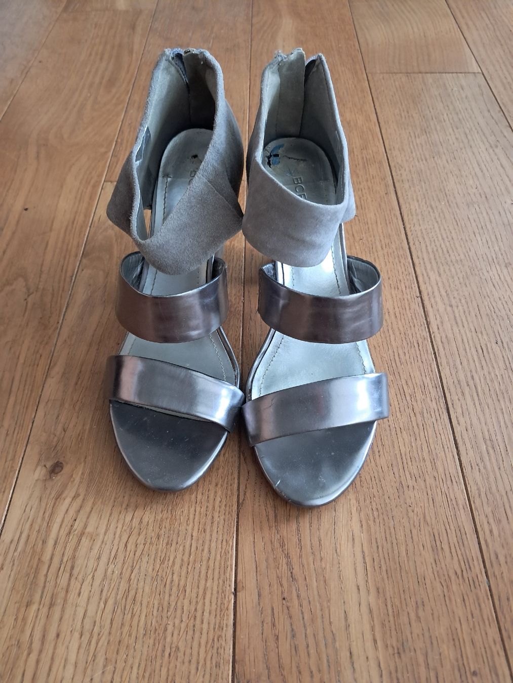 Scarpe da donna: Sandales BCBGeneration gris argenté - T 37.5 – Usato da Aubonne venduto da erinrose