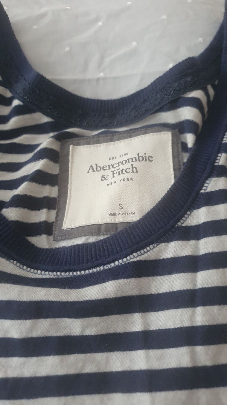 Blusen, T-Shirts & Tops: 2 Tops Abercombie Gr S & M – Gebraucht aus Pfaffhausen von mai2002 1