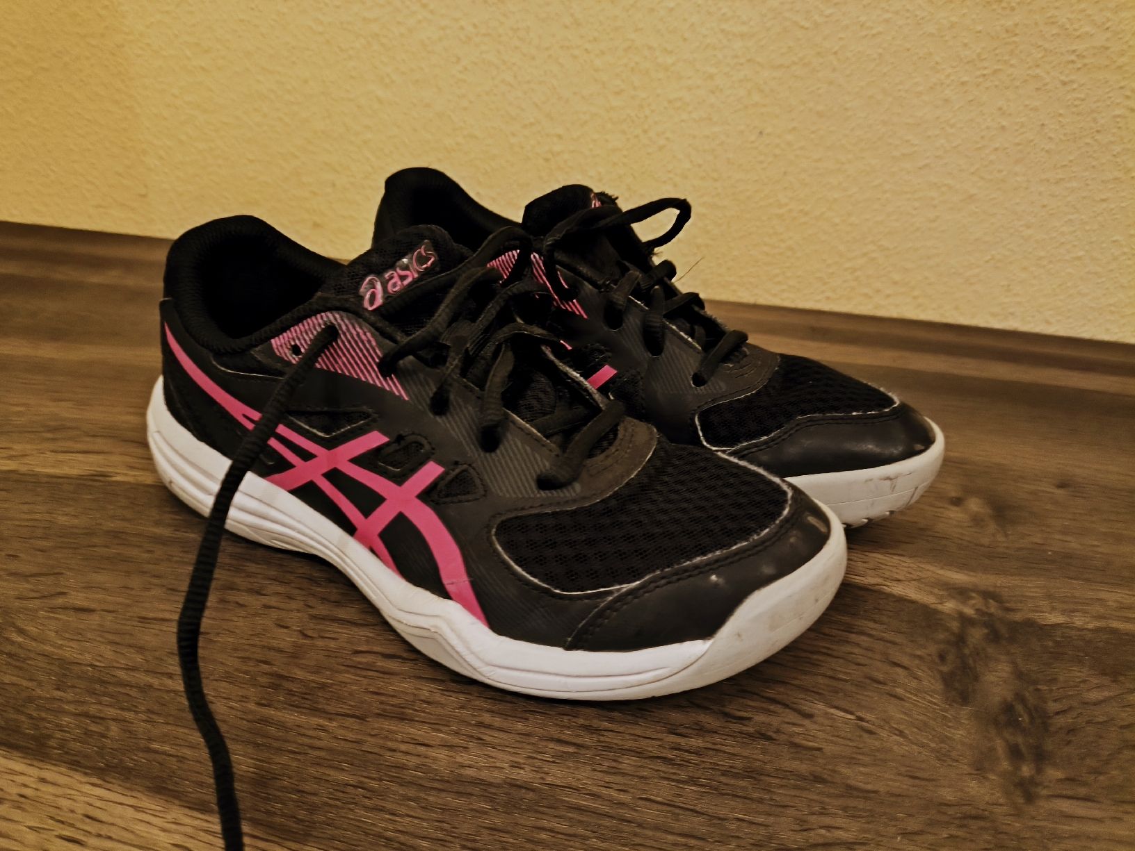 Asics Scarpe per ragazzi: Asics Hallenschuhe Grösse 36 – Usato da Tecknau venduto da pia_b86r 1