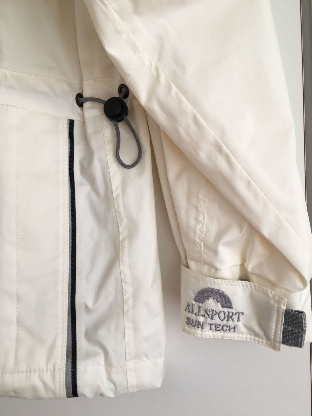 Vestes: Moderne sportliche Windjacke, Farbe Ivory – D'occasion à Bern par Smile-2707 3