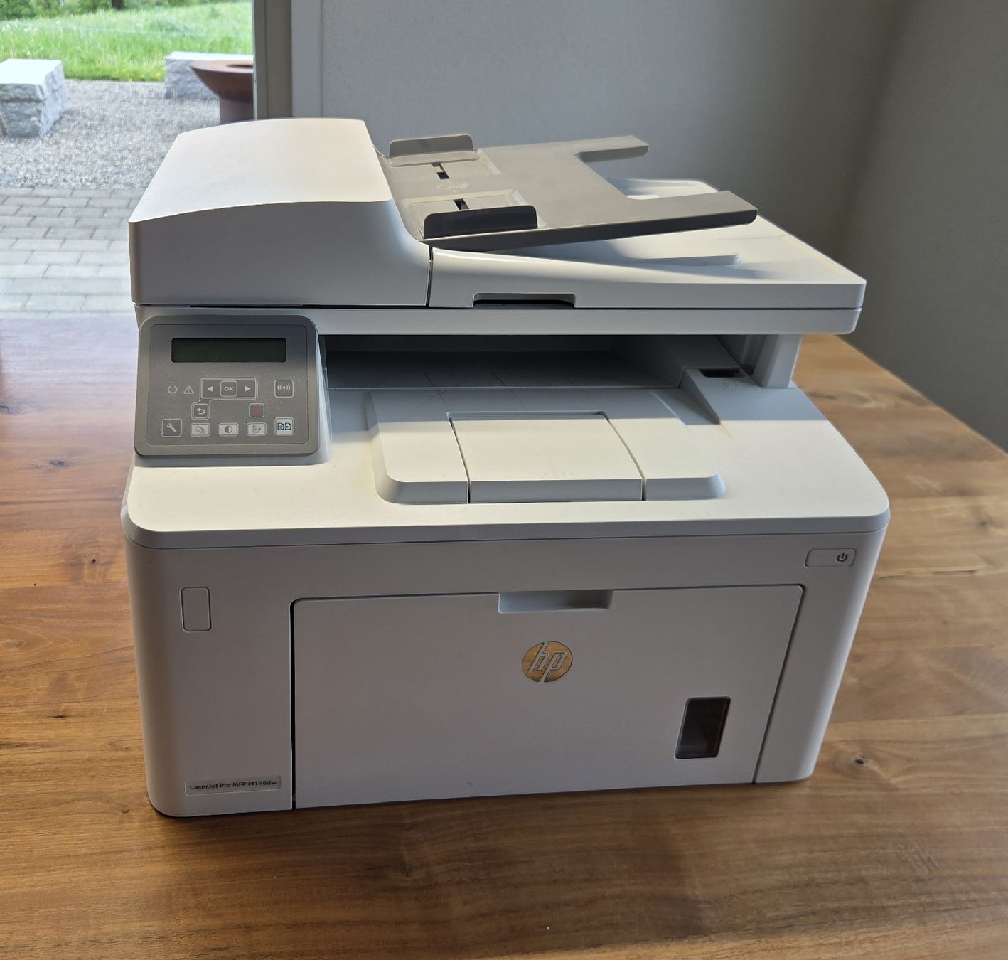 Hewlett Packard Stampanti: HP LaserJet Pro MFP M148dw Multifunktions Drucker. WLAN – Usato da Luzern venduto da goepf6014