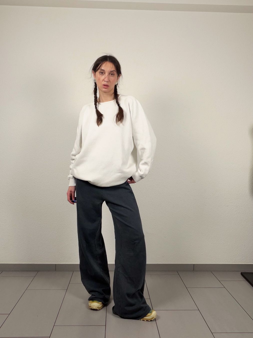 Pullover & Sweatshirts: Vintage white Sweater with Button Back Detail – Gebraucht aus Knonau von Grapesvintage 1