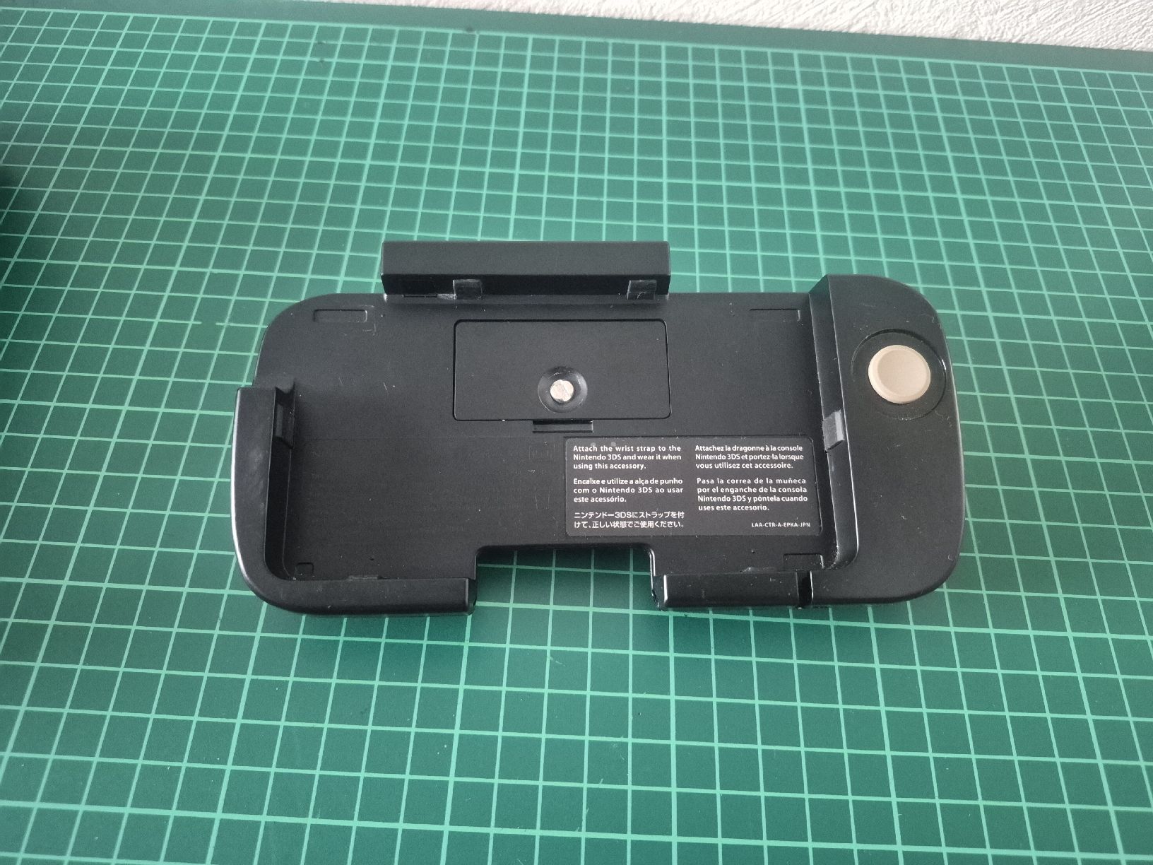 Nintendo Controller: Nintendo 3DS Circle Pad Pro - Enhances Gaming! – Usato da Meyrin venduto da Retro-GZ