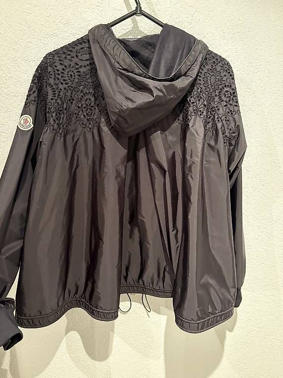 Giacche: Moncler Regenjacke Grösse M – Usato da Unterägeri venduto da mar_96hk 4