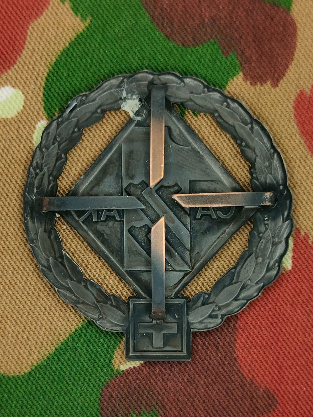 Schweizer Armee Placchette & Badge: Béretemblem Feldarmeekorps 1, Variante 1 – Usato da Bauma venduto da SwissMilitaria 1