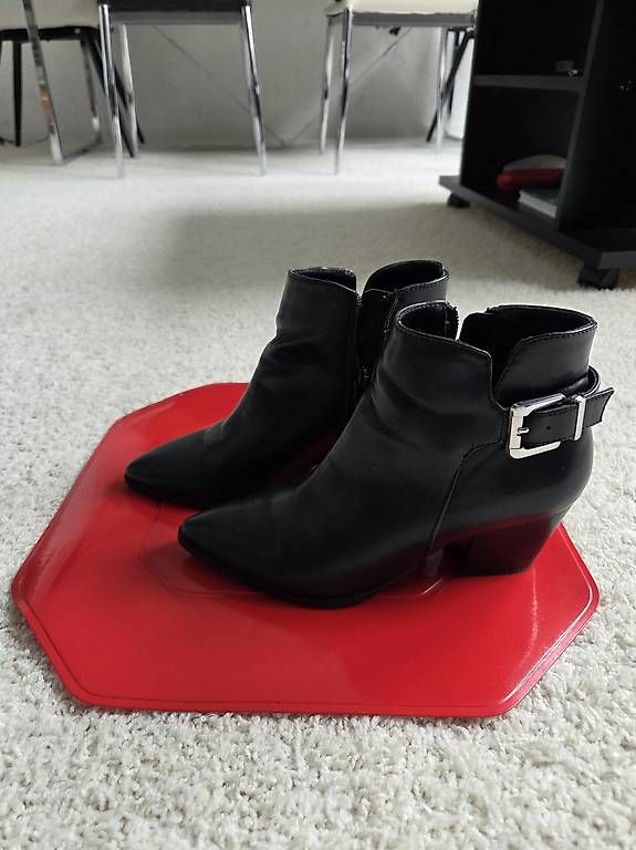 Buffalo Damenschuhe: Buffalo Stiefeletten mit Schnalle – Gebraucht aus Rüfenacht BE von Biancaro 4
