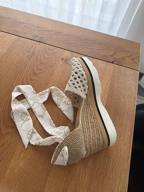Damenschuhe: Espadrille Keilsandaletten UNISA – Gebraucht aus Lyss von Sakeu 1