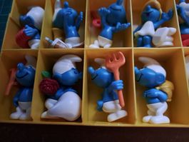 10   "Schlümpfe"  aus Kinder - U. Eier  ca.  20 Jahre alt