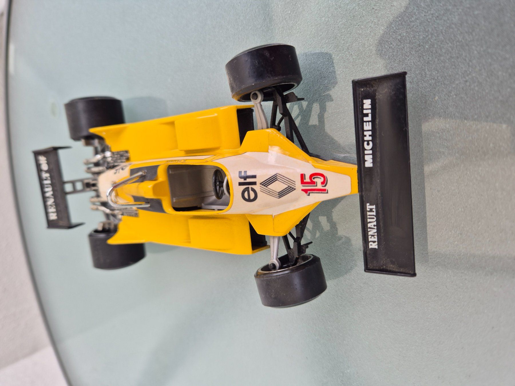 Renault Modellini d'auto: Renault Re 32 Patrick Tambay von Burago. – Usato da Oberbuchsiten venduto da laffite54 4