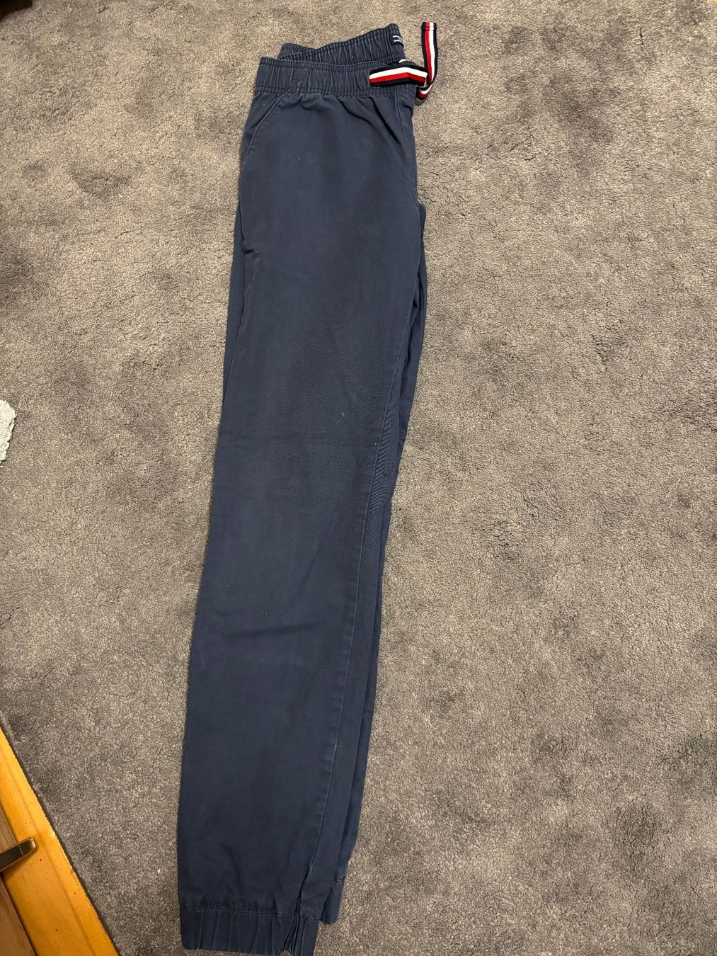 Hosen: Tom Hilfiger Hose, Grösse S – Gebraucht aus Murten von dav_8sbz