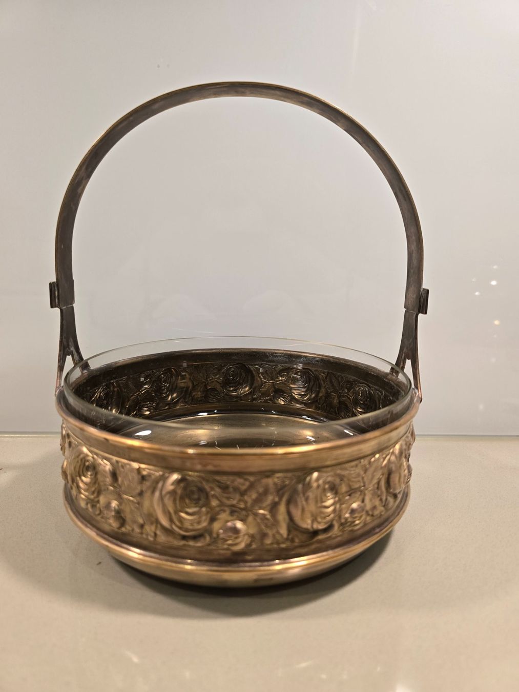 Ciotole: Jugendstil Messing Schale mit dekorativen Rosen – Usato da Weisslingen venduto da Harbin