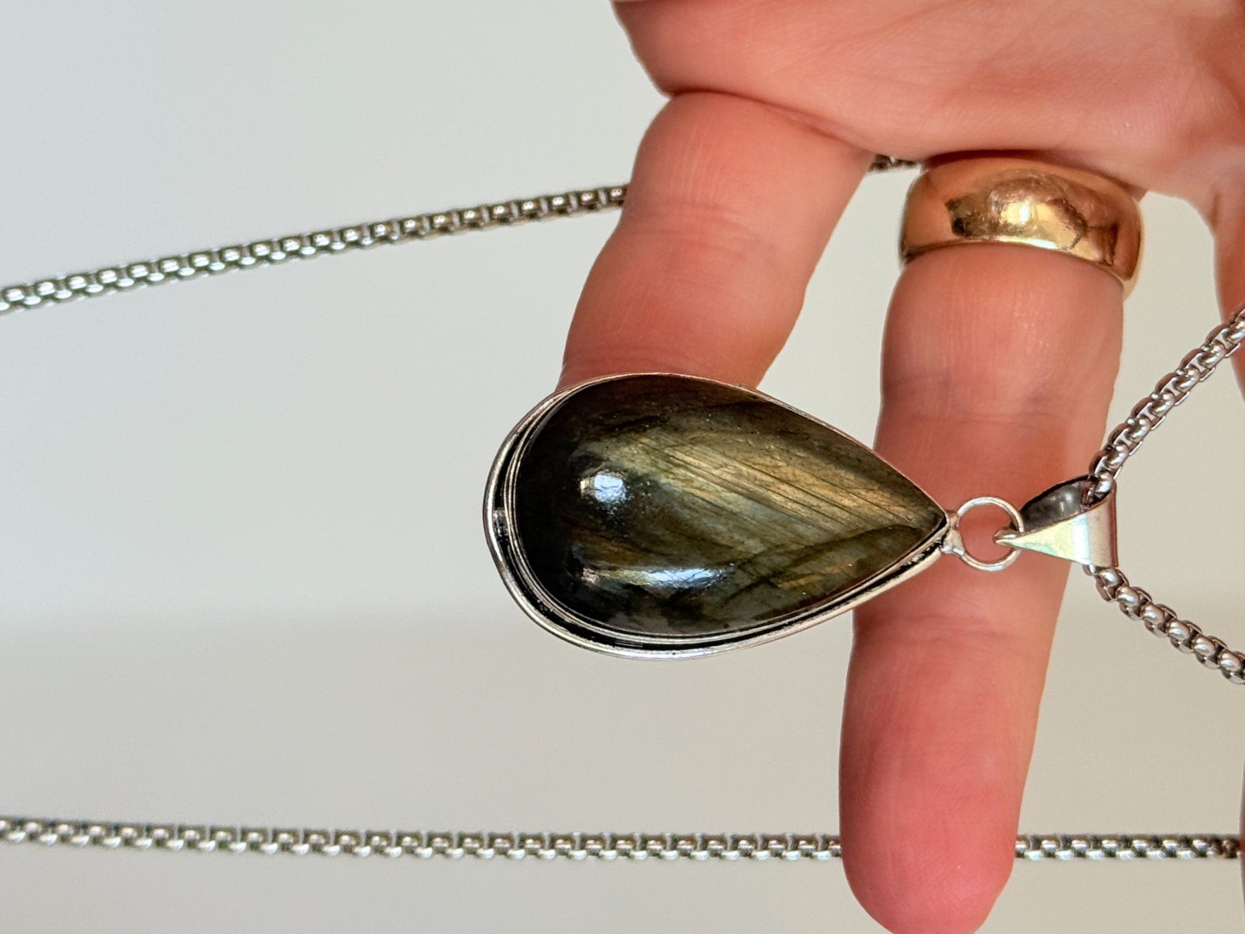 Catenine: Collier vintage avec pendentif pierre Labradorite – Nuovo e nell'imballaggio originale da Genève venduto da AWWA 7