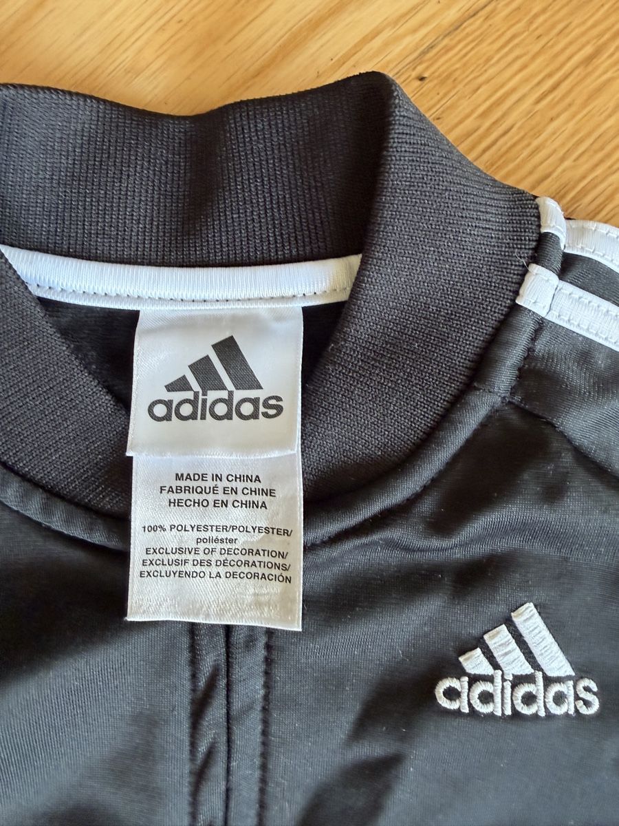Adidas Completi, tute sportive e funzionali: Adidas Trainingsanzug schwarz Grösse 12M – Usato da Luzern venduto da Ontigra 2
