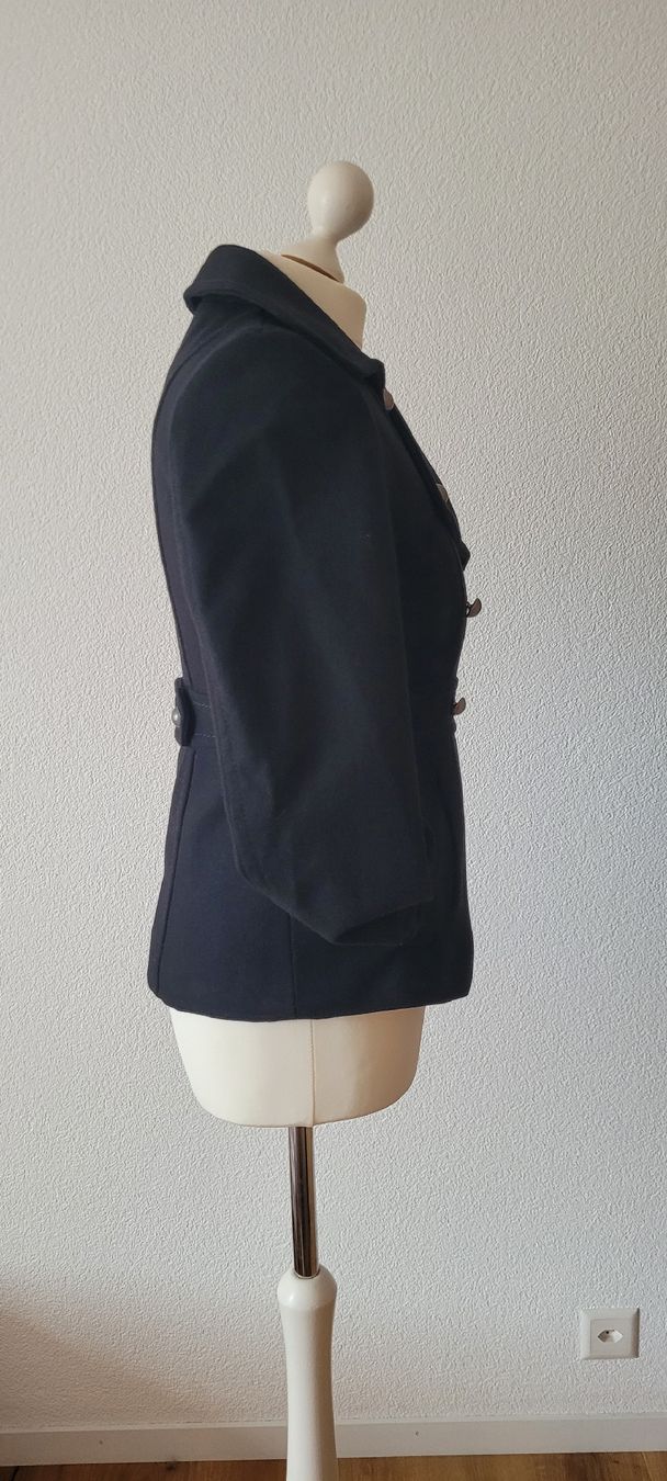H&M Cappotti: schicker warmer Kurzmantel – Usato da Herisau venduto da Yyyoga 2