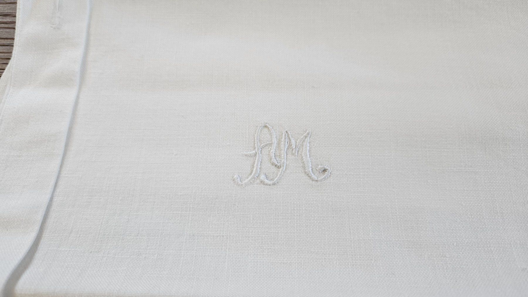 Biancheria da letto: 2 federe cifrate AM 43x82 cm – Usato da Melano venduto da H-Sara 1