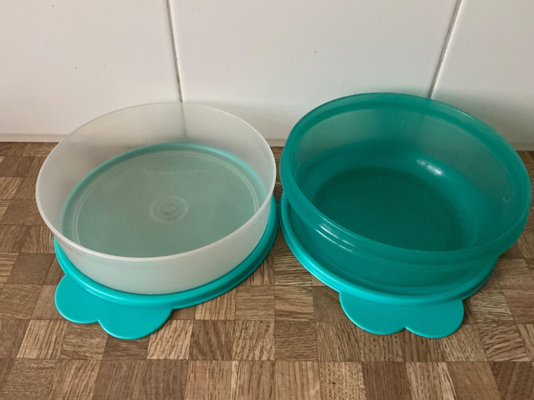 Tupperware Behälter & Ähnliches: Tupperware. 2 Schüsseli mit Deckel – Gebraucht aus Birmensdorf ZH von Hilhan 1