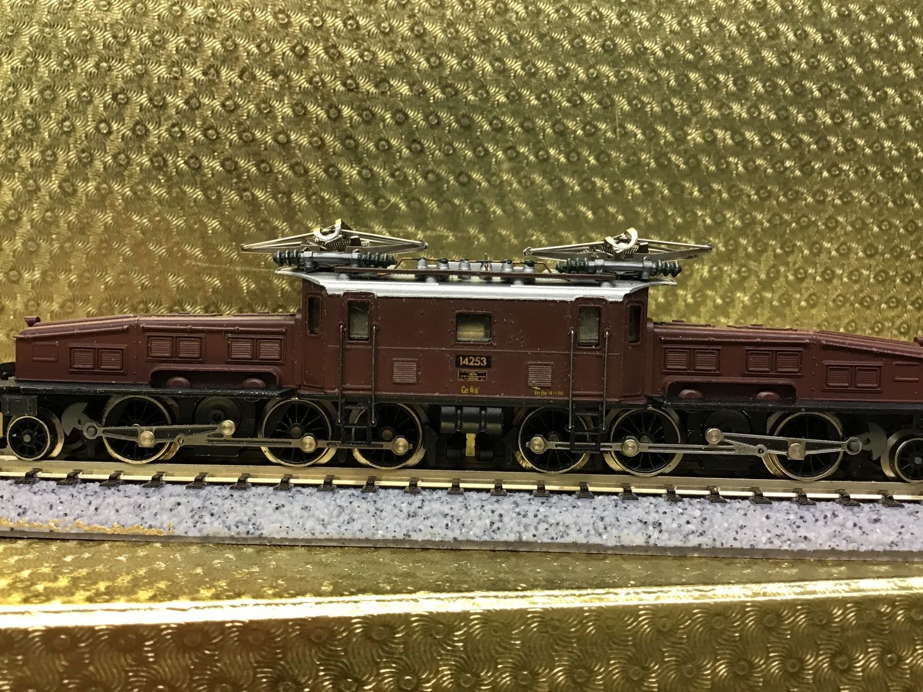 Arnold Modellini di ferrovie: ARNOLD N Krokodil braun, DIGITAL – Usato da Männedorf venduto da Modellbau-wyss 2