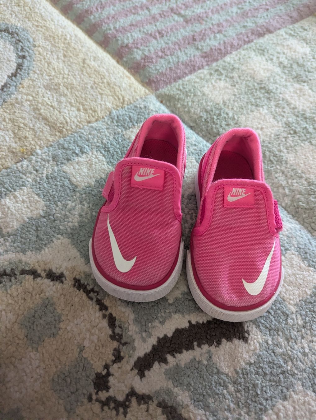 Schuhe für Mädchen: Nike Schuhe Grösse 21 – Gebraucht aus Wallisellen von ann_w7zv
