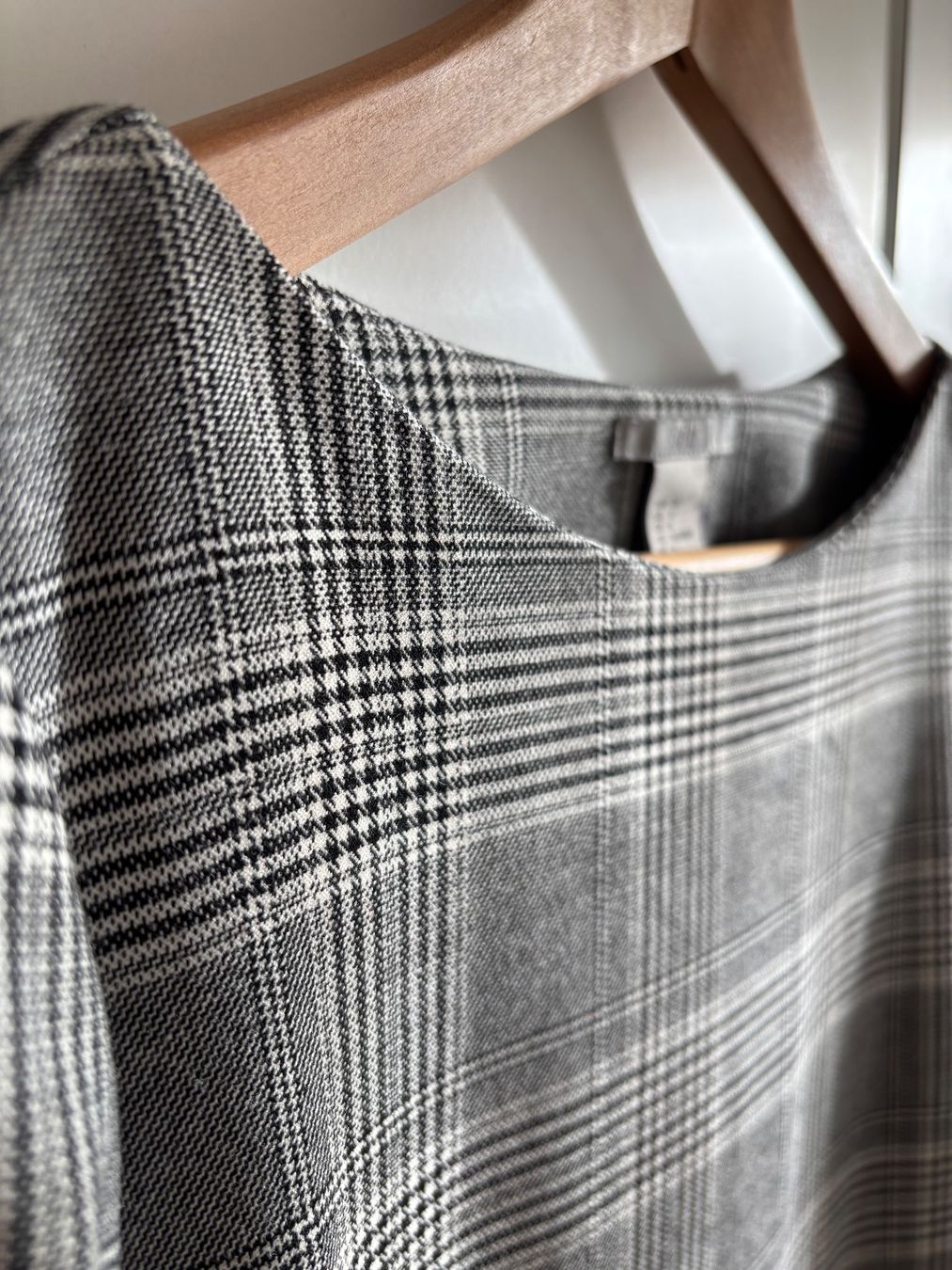 H&M Vestiti: Tailliertes Kleid mit Hahnentrittmuster – Nuovo (secondo la descrizione) da Niederrohrdorf venduto da Madoqua 2