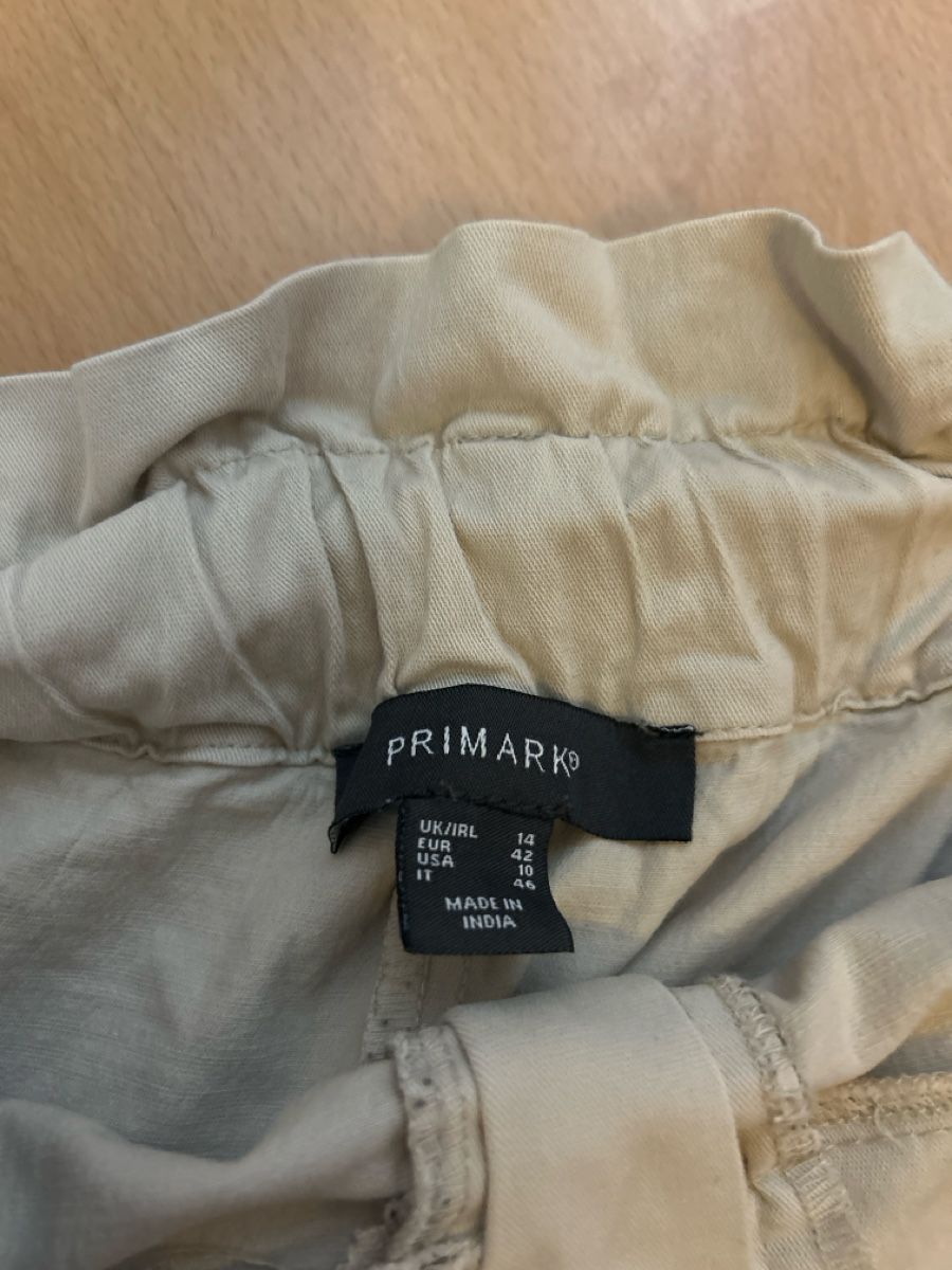 Primark Pantaloni: Kurze Hose beige Primark Grösse 42  – Usato da Riehen venduto da S______ 1