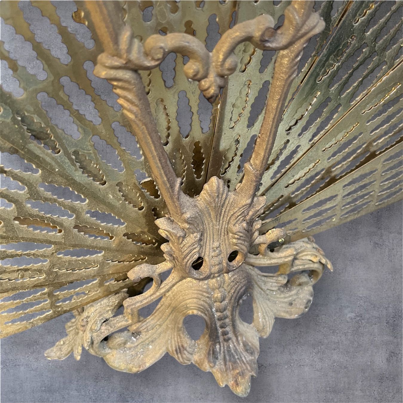Tutte le decorazioni: Fantastic folding fire screen – Usato da Rütihof venduto da SwissEritageAndMore 2