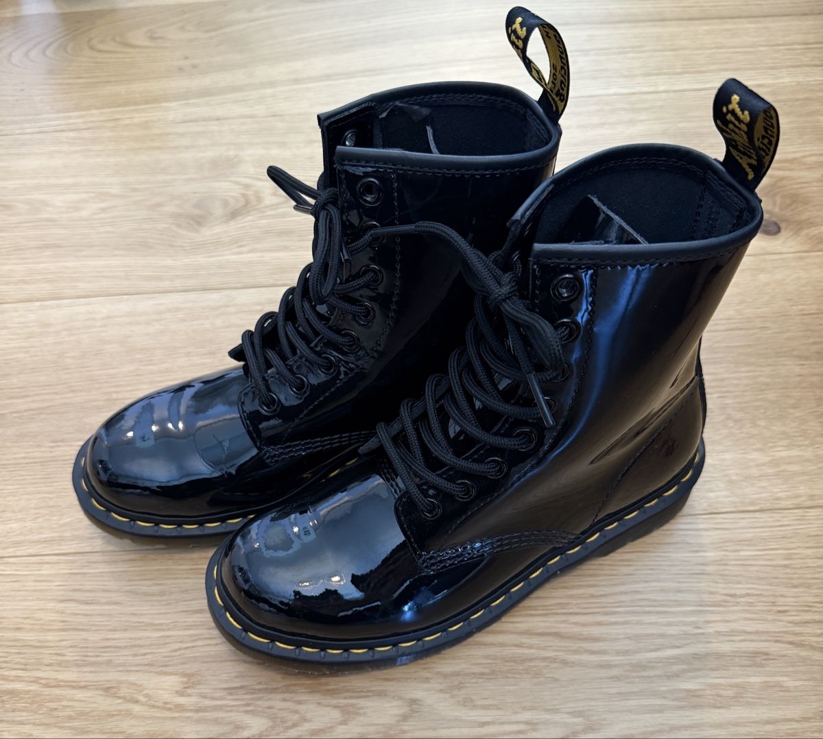 Dr. Martens Damenschuhe: Dr. Martens Lackstiefel Schwarz – Neu (gemäss Beschreibung) aus Zürich von CALI8053 1