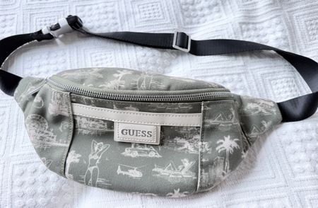 GUESS Bauchtasche Crossbody Gürteltasche Khaki Safari Print 