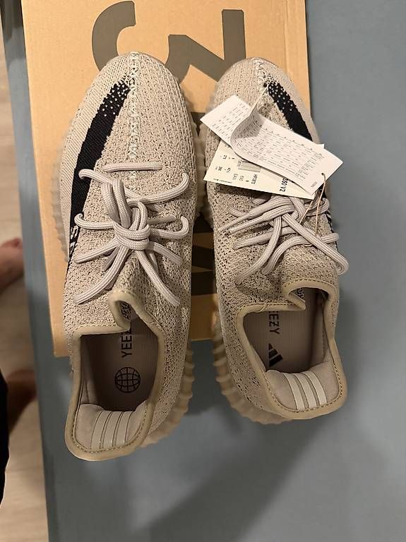 Adidas Herrenschuhe: Yeezy Boost V2 – Neu und originalverpackt aus Gersau von Cimbom95 2