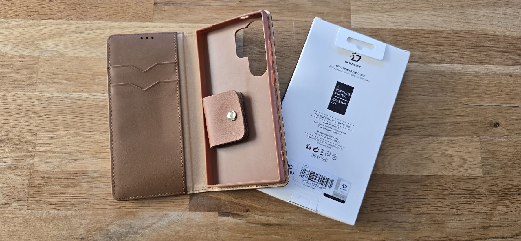 Samsung Cover & Protezioni schermo: Samsung Galaxy S24 Ultra Lederhülle – Nuovo e nell'imballaggio originale da Emmetten venduto da Amelandrea